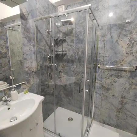 An &lo-luxury - Metro Teano Pensionat Rom
